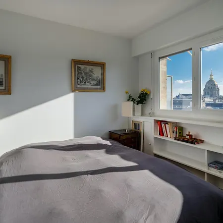 Eiffel Tower Loft Apartment *